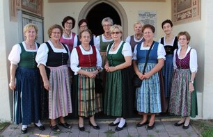 Bänderhutfrauengruppe Pischeldorf